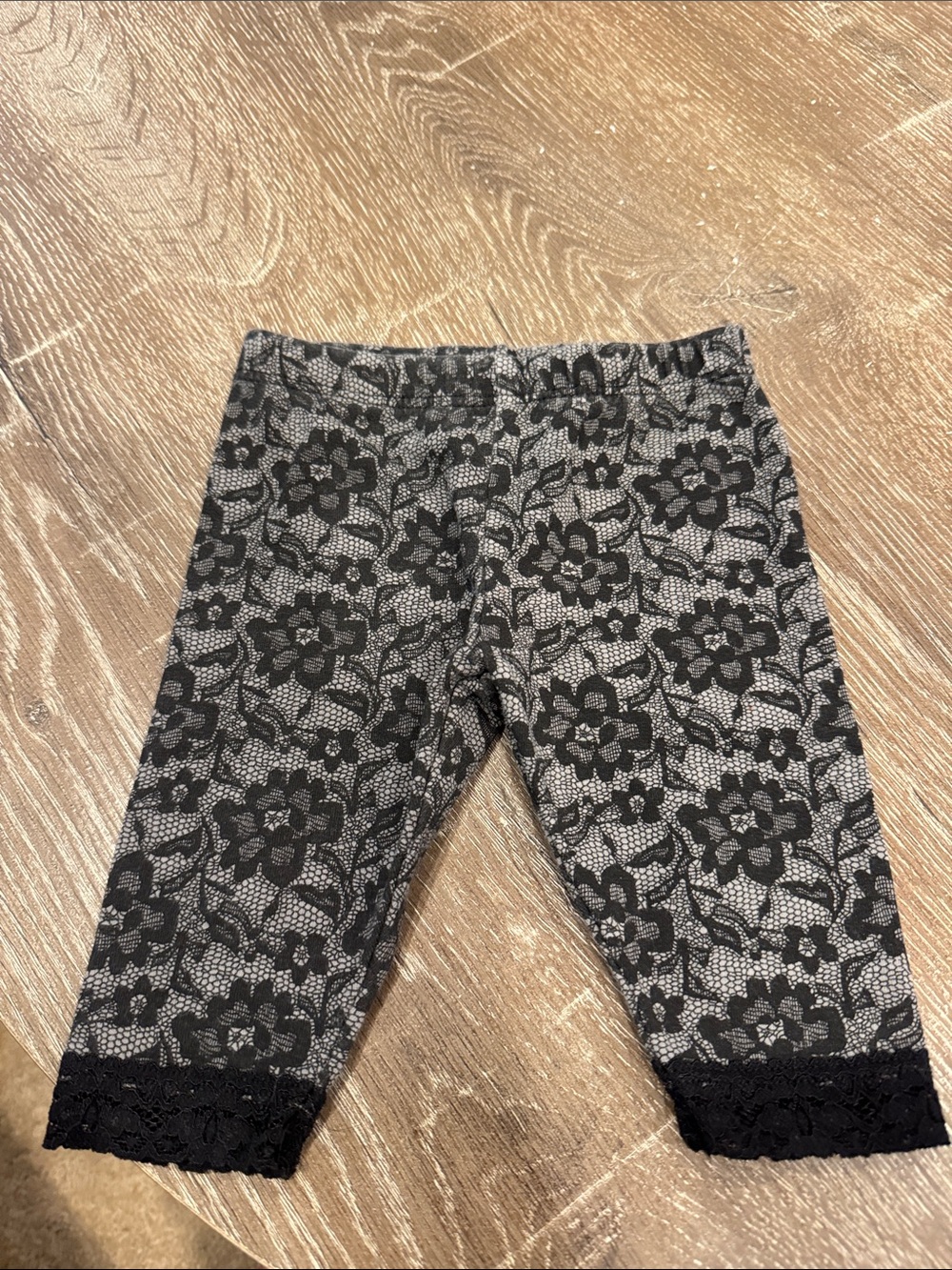 Xhilaration Black Floral Lace Capri Leggings